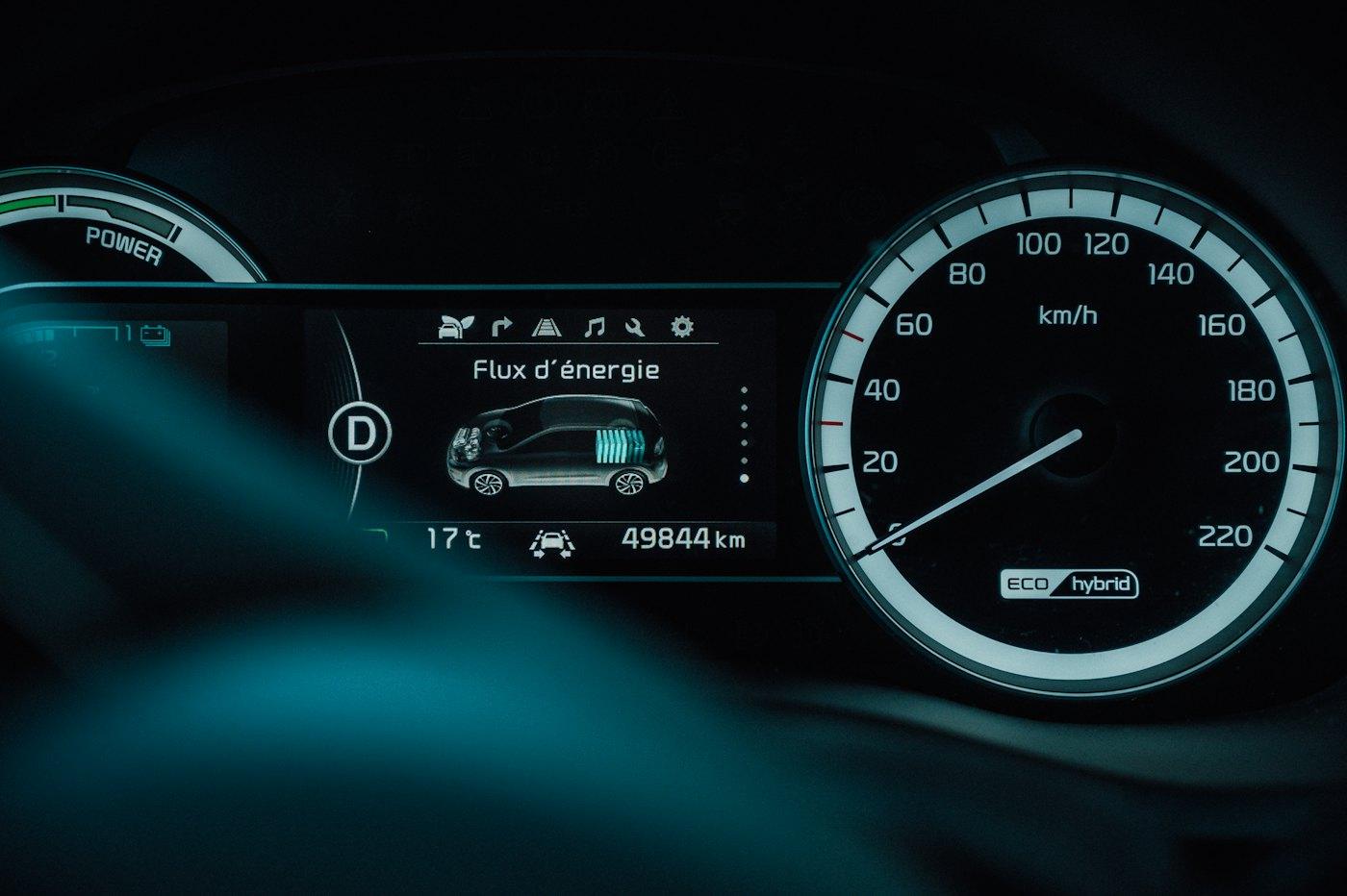 Hybrid dashboard showing the energy-flow display